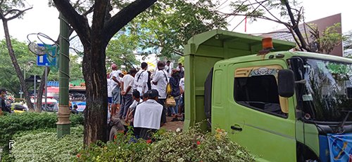 Hal 9 7 Klm Gabung2 Unjuk rasa