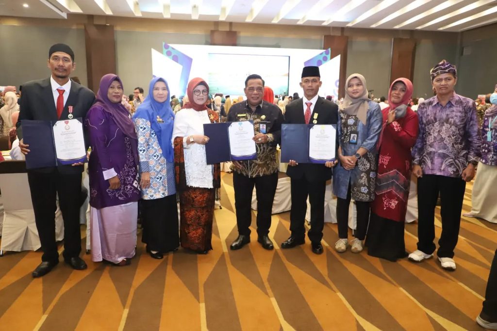 Hj Nurul Hikmah Sukamta Raih Penghargaan Mandala Karya Kencana