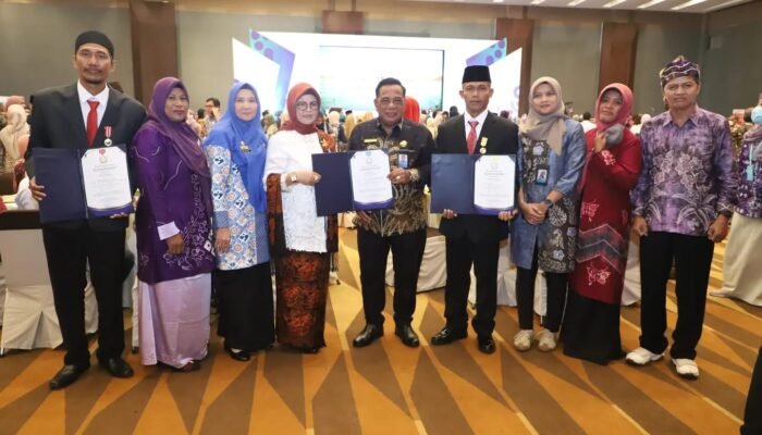 Hj Nurul Hikmah Sukamta Raih Penghargaan Mandala Karya Kencana