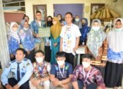 Bertemu Mantan Napi Pelaku UMKM di Banjarmasin, Sandiaga Beri Hadiah Mesin Jahit 9 Bertemu Mantan Napi Pelaku UMKM di Banjarmasin, Sandiaga Beri Hadiah Mesin Jahit