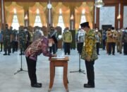 Paman Birin Lantik Rizal Akbar Sebagai Komisaris Bank Kalsel