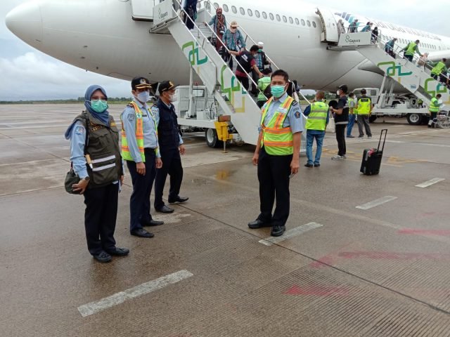 Layanan Keimigrasian Baik, Lima Kloter Jamaah Haji Debarkasi Banjarmasin Tiba dengan Lancar 1 IMG 20220731 WA0064 scaled