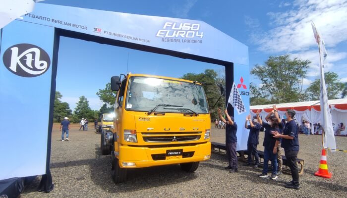 Mitsubishi Fuso Luncurkan Canter dan Fighter X Berstandar Euro4 di Kalsel