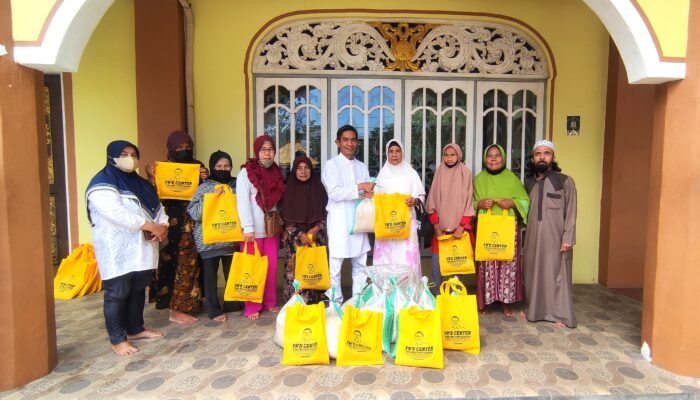 Lanjutkan Program Jumat Berkah, YN’S Center Berbagi di Banjarmasin Timur