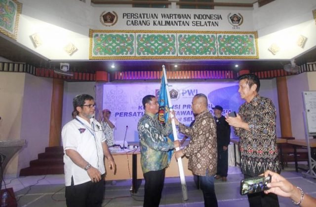 Konferprov PWI Kalsel Berlangsung Sukses, Zainal Helmie Diamanahi Kembali Pimpin PWI Kalsel 1 IMG 20220731 154450 scaled