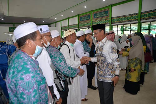 Rahmadian Noor Sambut Kedatangan Jemaah Haji Batola 1 hal 11 Batola 4 klm 15
