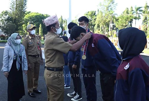 Bupati Apresiasi Atlet Politala Pada Porseni ke-13 1 hal 11 Tala 1 3 klm 3