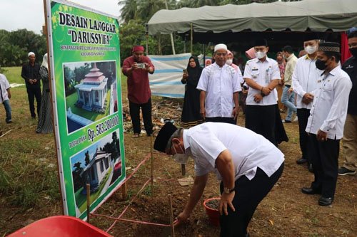 Bupati Hadiri Saprah Amal Langgar Darussifa Kecamatan Simpur 1 hal 12 HSS 1 3 klm 10