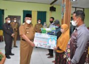 Bupati Salurkan Bantuan PRS dan UEP ke Kalumpang dan Simpur 29 Bupati Salurkan Bantuan PRS dan UEP ke Kalumpang dan Simpur