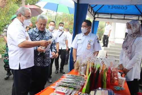 Pemkab HSS Deklarasi Komitmen Gunakan Produk Dalam Negeri 1 hal 12 HSS 3 klm 11