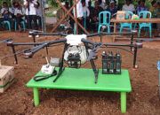 Semprot Gulma Gunakan Drone Sprayer