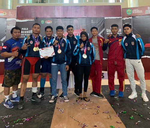 13 3klm tim Angkat besi jpg
