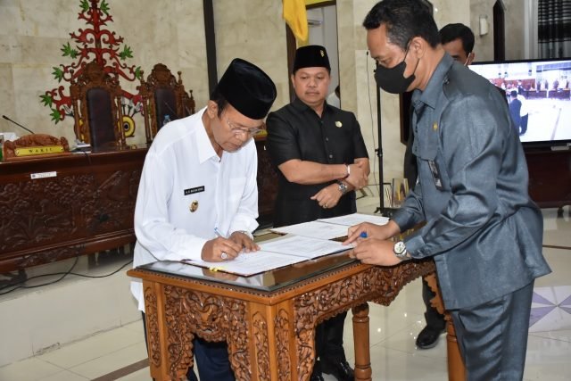 DPRD Bersama Pemkab Kapuas Menyetujui Raperda APBD 2021 1 28072022110140 0 scaled