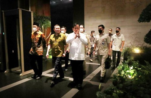 Pertemuan Empat Mata Hary Tanoe - Prabowo Jelang Pemilu 2024 1 Hal 10 3 KLm Bowo Tanu