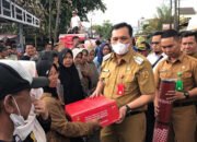 Wali Kota Banjarbaru Salurkan Bantuan Warga Kemuning