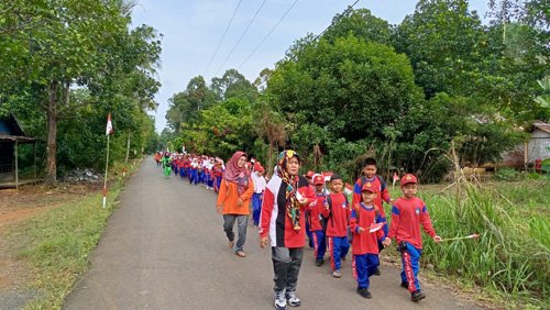 SDN Pulau Nyiur I Gelar Perayaan Kemerdekaan 1 Hal 10 3 Klm Banyiur