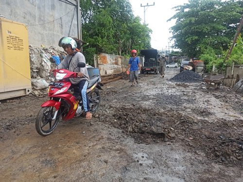 Hal 10 3 Klm Jalan Rusak