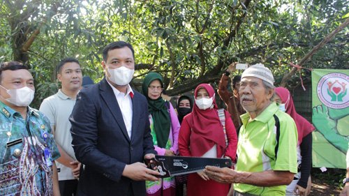 Dua Warga Lansia Kelurahan Guntung Manggis Dapat Bantuan Bedah Rumah 3 Hal 10 7 KLm BJB Gabung 2
