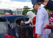 Peringati HUT RI Ke 77, Walikota Banjarbaru Bagikan Ribuan Bendera