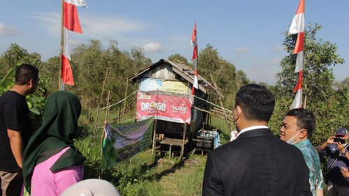 Dua Warga Lansia Kelurahan Guntung Manggis Dapat Bantuan Bedah Rumah 4 Hal 10 7 KLm Gabung 3 1