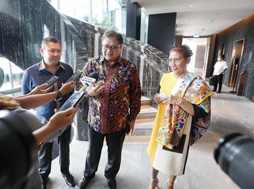 Hal 10. 3 Klm Tanu dan Erlangga juga Susi