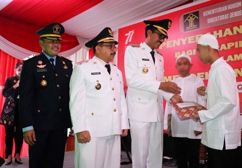 Serahkan Remisi, Bupati Apresiasi Karya Warga Binaan 1 Hal 16 4 KLm Martapura Serahkan remisi