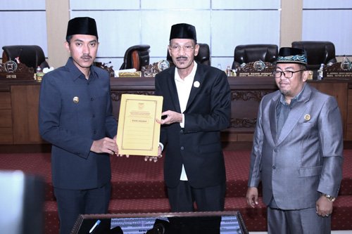 Bupati Sampaikan Pendapat Akhir Pertanggungjawaban APBD 1 Hal 16 4 Klm Martapura Pendapat akhir