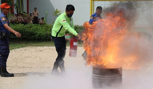 Hal 16 4 Klm Martapura Tanggulangi kebakaran