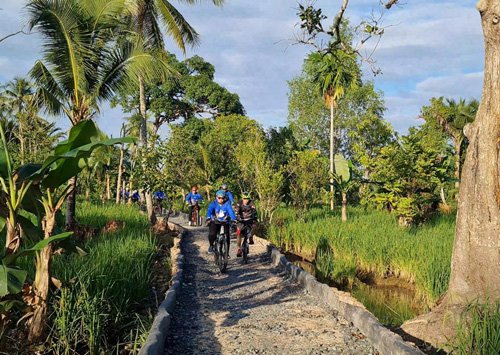 Warga Senang, Pemko Terbantu<br>TMMD Bikin Kampung Sungai Gampa Tambah Eksotik 1 Hal 9 3 Klm Jalan TMMD