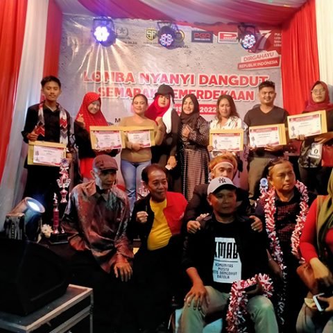 Hal 9 3 Klm Juara Lomba Dangdut
