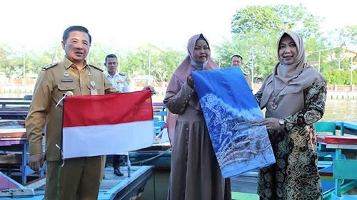 Bendera Merah Putih Diserahkan untuk Pelaku Pariwisata di Kota Banjarmasin 1 Hal 9 3 Klm KOntrak 1 2