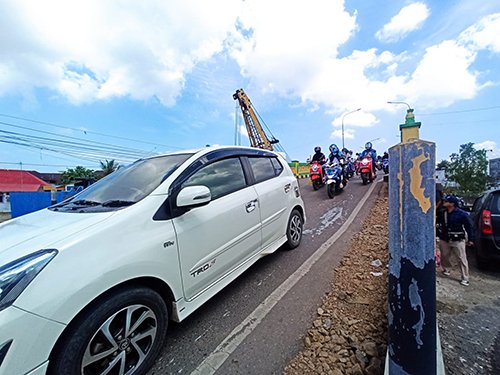 Intakindo Desak Perbaiki Oprit Jembatan Sulawesi 1! 1 Hal 9 3 Klm Oprit Jembatan Sulawesi