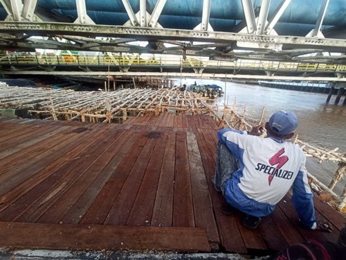Hal 9 3 Klm Progres Jembatan Apung