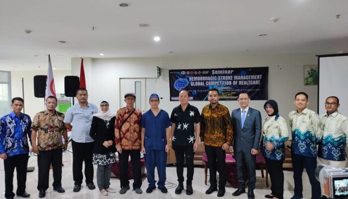RS Siloam Banjarmasin Berikan Edukasi kepada Nakes RSUD H Boejasin Pelaihari Lewat Seminar Waspada Penyakit Stroke