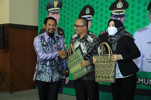 Lensa HSU Gambaf r 4