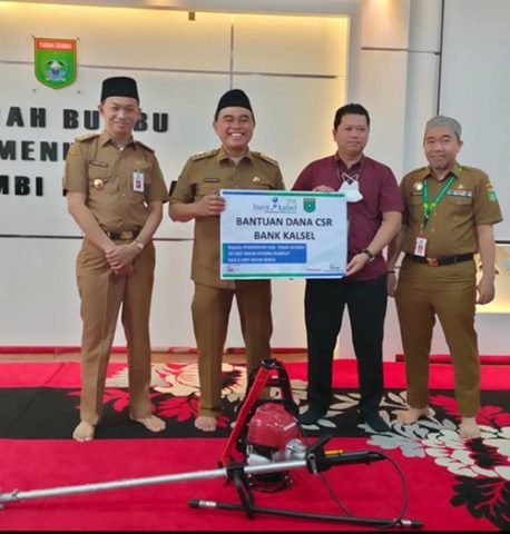 Pemkab Tanbu Terima 50 Unit Mesin Potong Rumput dan 4 Mesin Chainsaw 1 hal 12 Tanbu 25 klm