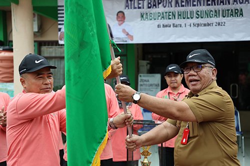 Plt Bupati HSU Hadiri Pelepasan Baporseni Kemenag 1 hal 2 HSU 3 klm 7