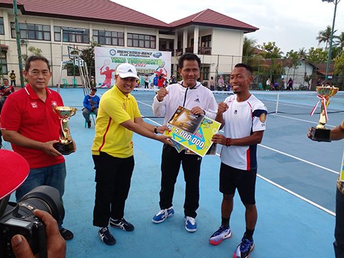 13 3klm Juara tenis mbc jpg