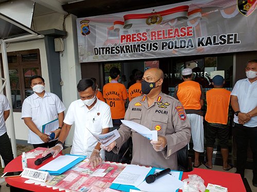 Tersangka Penyalahgunaan BBM dan Kayu Diamankan Dit Reskrimsus 1 5 krimsus