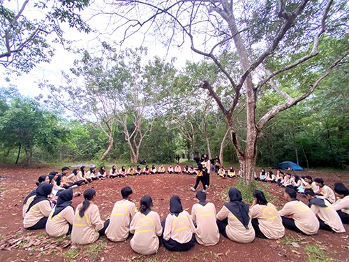 Solidkan Mahasiswa Lewat 'Sanjaya' 1 Hal 10 3 Klm Senja