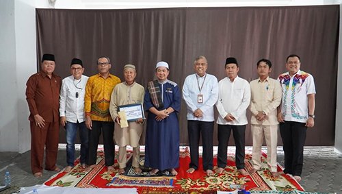 Wali Kota H Ibnu Sina Khobah Sholat Jumat di Mesjid Bank Kalsel 1 Hal 9 3 Klm Kontrak 1 1