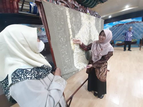 Puluhan Pengrajin Ramaikan Lomba Sasirangan 1 Hal 9 3 Klm Lomba sasiragan