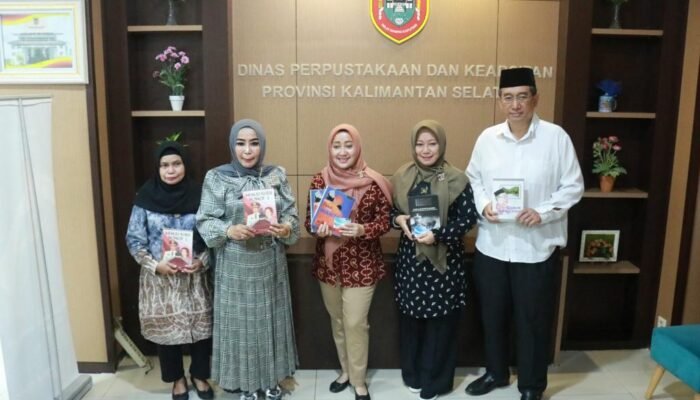 Empat Buku Karya Gubernur Said Diserahkan ke Dispersip Kalsel
