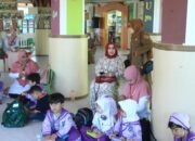 Anggota DPRD Kalsel Syarifah Rogayah Ajak Ratusan Pemustaka Cilik Ke Perpustakaan Palnam 14 Anggota DPRD Kalsel Syarifah Rogayah Ajak Ratusan Pemustaka Cilik Ke Perpustakaan Palnam