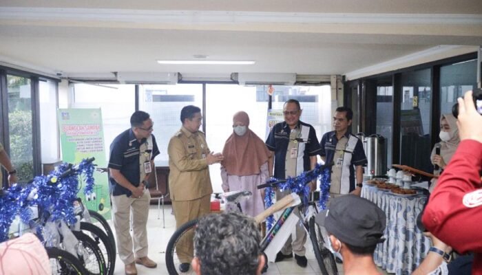 Meriahkan HUT Kota Banjarmasin ke-496, PT AM Bagi-Bagi Sepeda Untuk Pelanggan Teladan