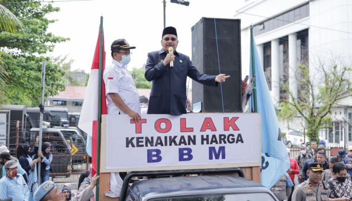 Buruh Kalsel Tolak Kenaikan BBM [] Upah Naik 15 Persen
