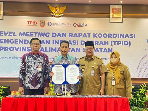 Paman Birin Dorong Pengendalian Inflasi di Hadapan Bupati dan Walikota se-Kalsel 2 Kontrak Pemprov1 2