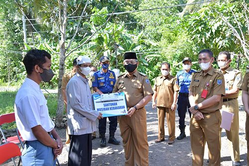 Bupati Serahkan Santunan Musibah Kebakaran dan Bantuan Alat Bantu Disabilitas 1 hal 12 HSS 3 klm 7