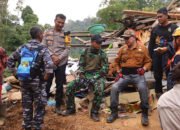 Bupati Kotabaru Tinjau Lokasi Bencana Tanah Longsor