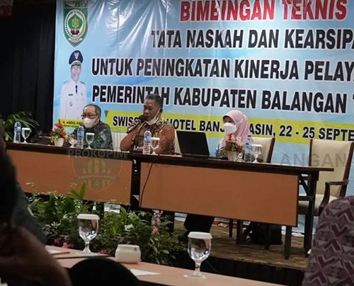 Sekdakab Balangan Buka Bimtek Tata Naskah dan Kearsipan 1 hal 2 Bal 3 klm 15